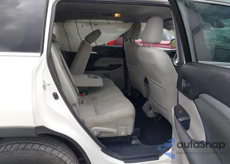 2018 Toyota Highlander Le z USA, uszkodzony, nr VIN 5TDZARFH1JS035215